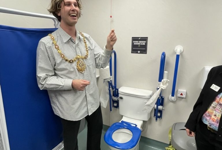 Mayor opens new toilet