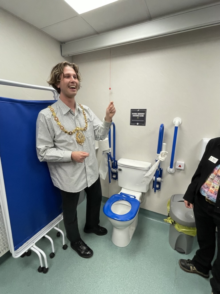 Mayor opens new toilet